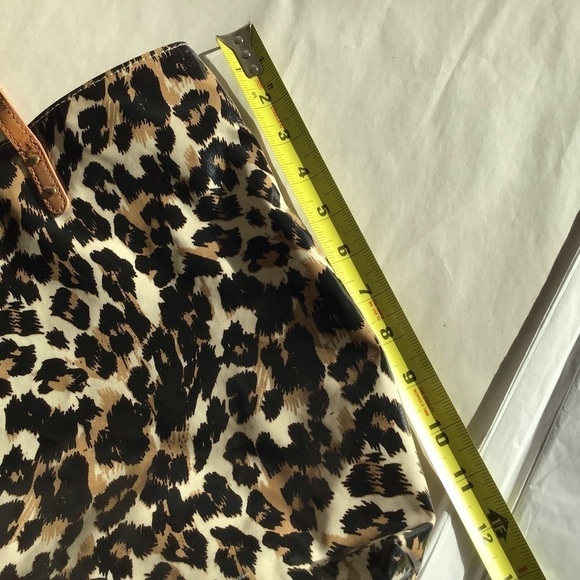 Bath & Body Works leopard print cosmetics tote. - Picture 15 of 16